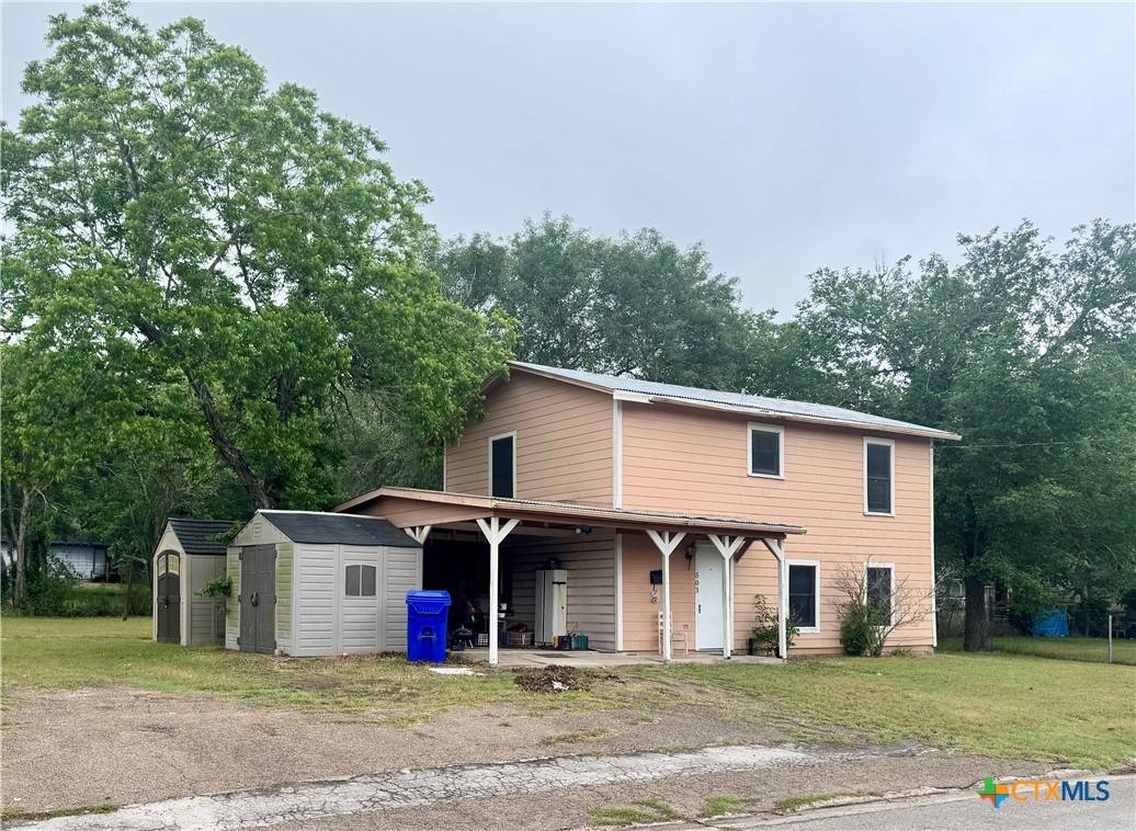 Yoakum, TX 77995,503 Dunn ST