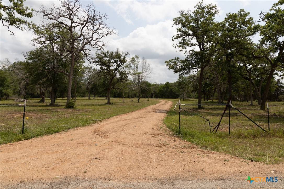 Hallettsville, TX 77964,8689 County Road 132