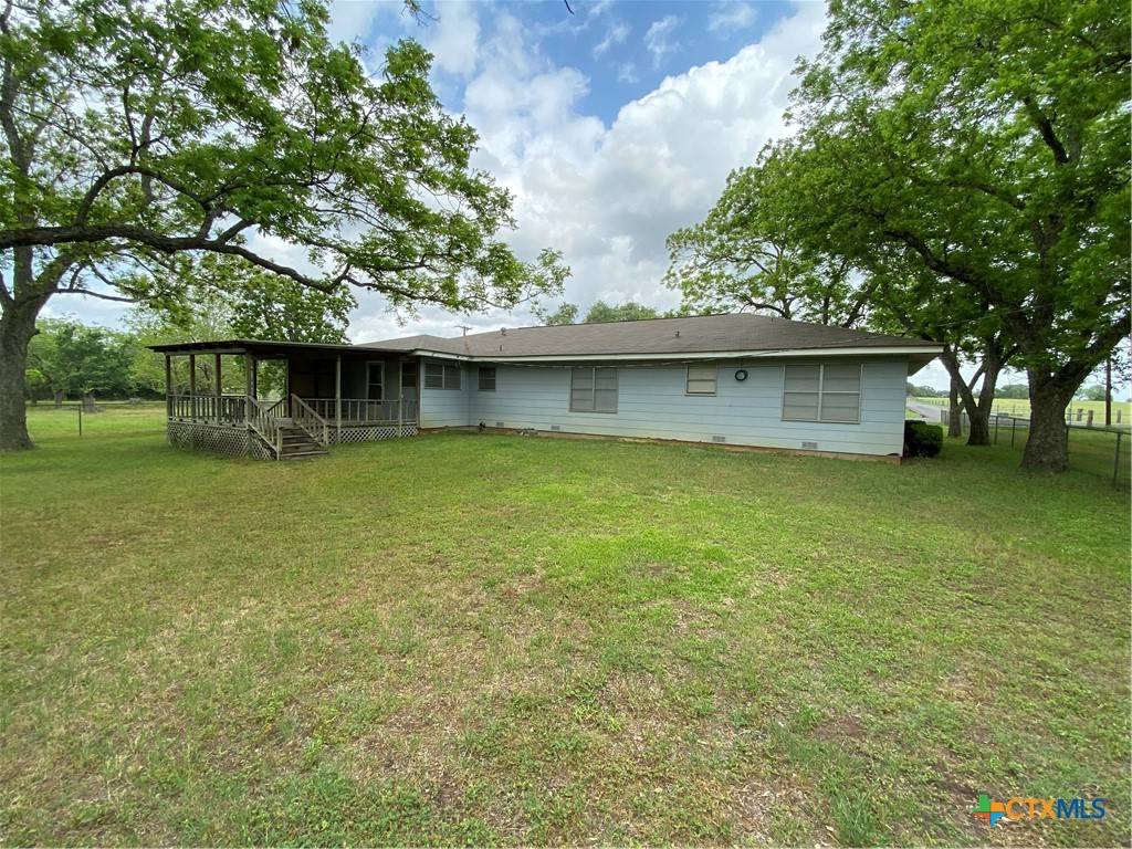 Yoakum, TX 77995,589 BLUEBONNET LN