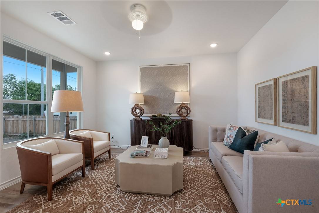 Seguin, TX 78155,1055 E Pine ST