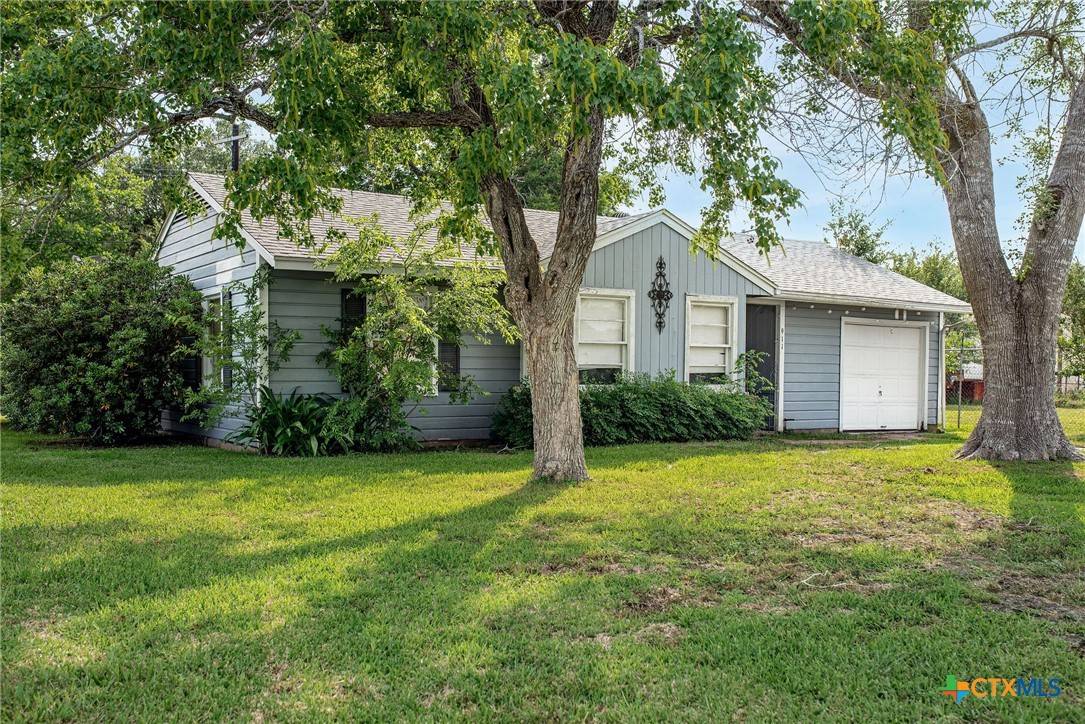 Edna, TX 77957,911 S Wells ST