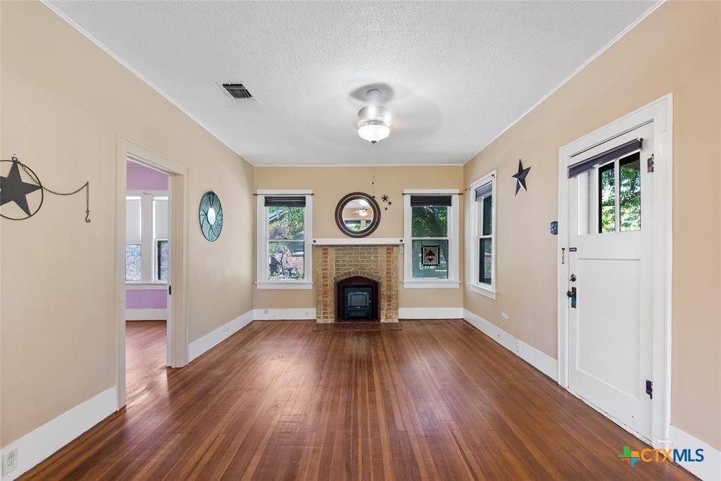 Elgin, TX 78621,215 Taylor RD