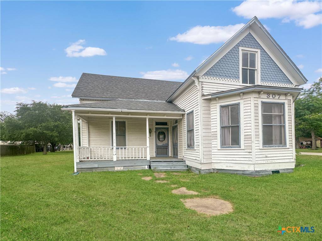 Moulton, TX 77975,307 N Pecan