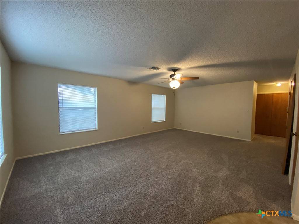 New Braunfels, TX 78130,40 Royal Crest