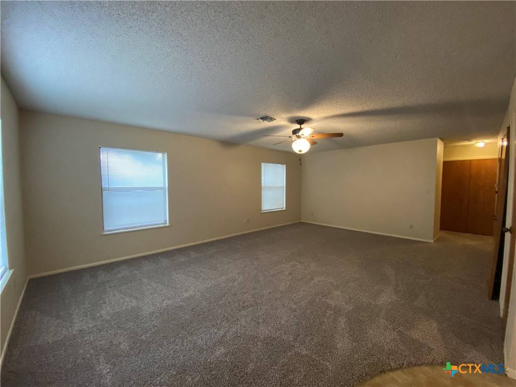 New Braunfels, TX 78130,40 Royal Crest