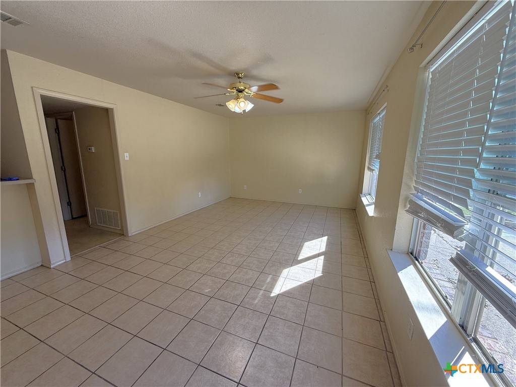 Belton, TX 76513,415 E 4th AVE #B