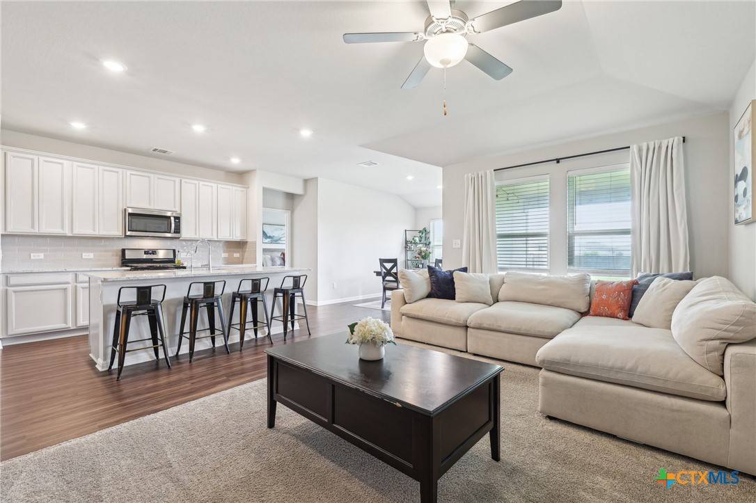 Hutto, TX 78634,300 Golden Plains Pkwy