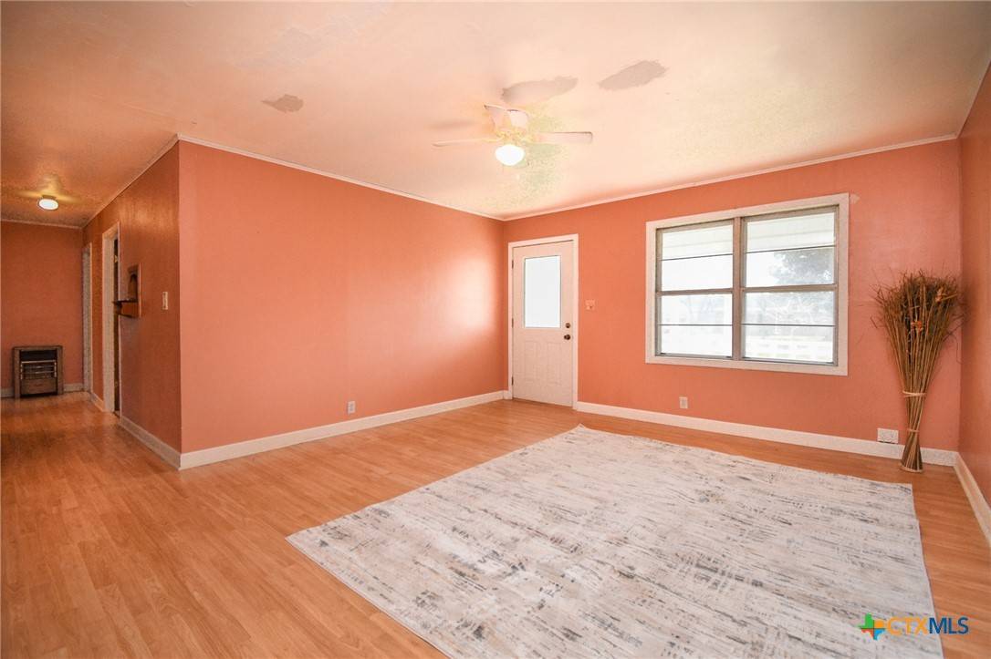Victoria, TX 77905,127 S Mesquite DR