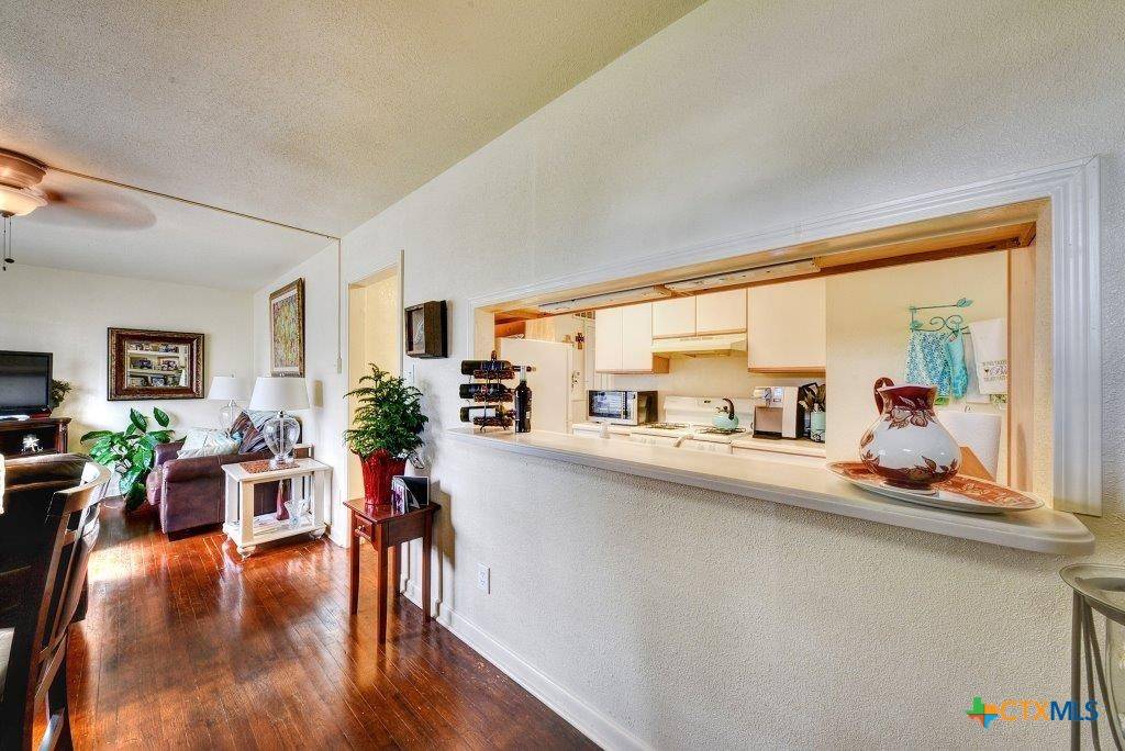 New Braunfels, TX 78130,460 Comal AVE