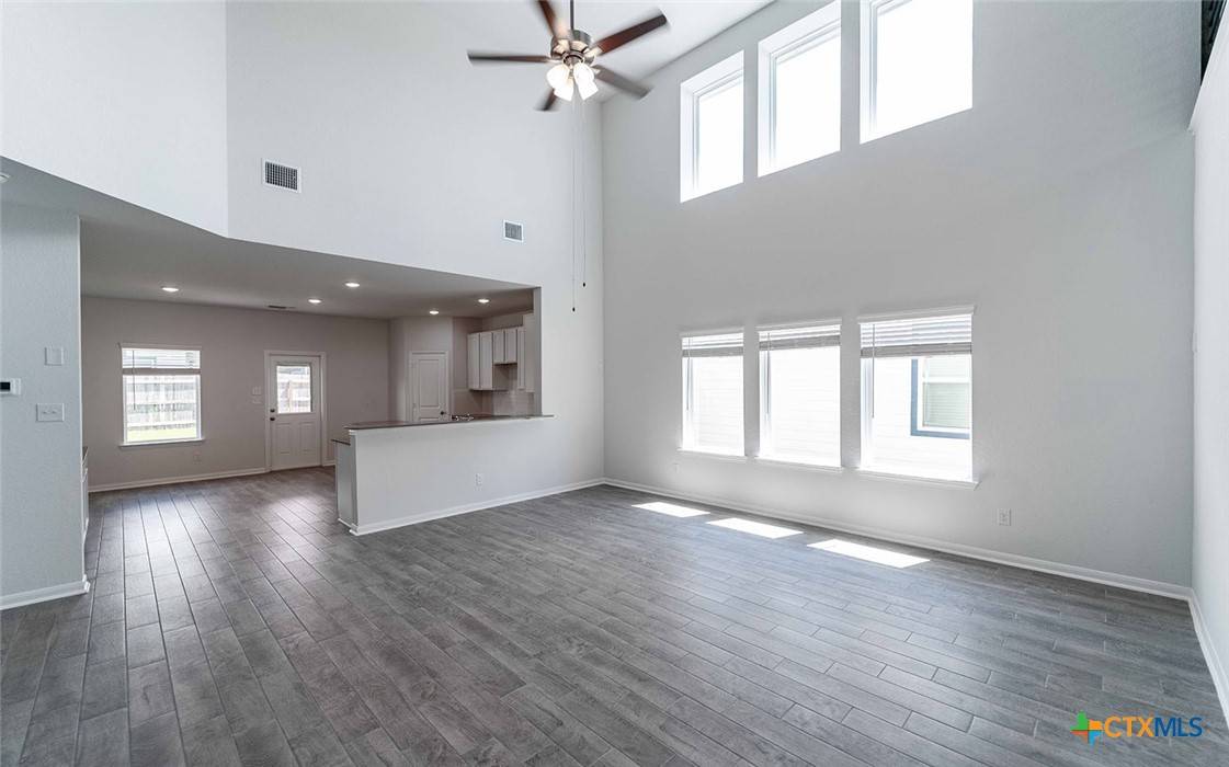 Seguin, TX 78155,1216 Sweden