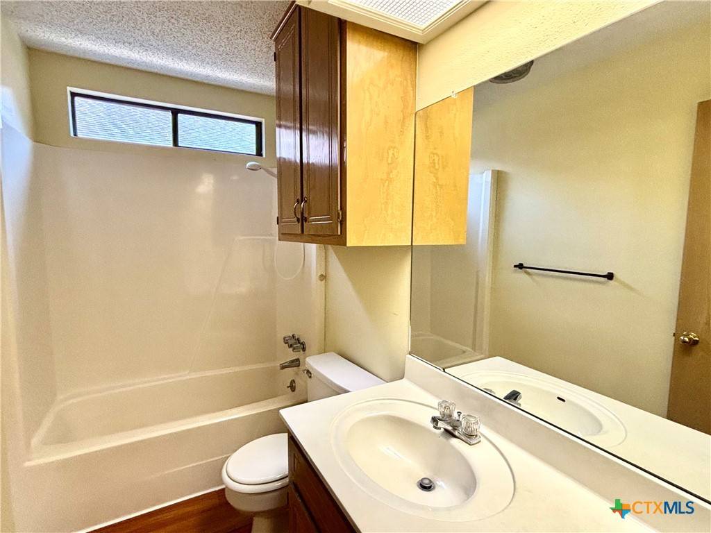 Victoria, TX 77901,206 Mariner DR