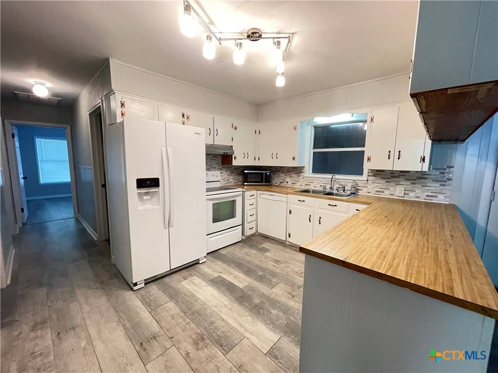 Goliad, TX 77963,348 N Burke ST