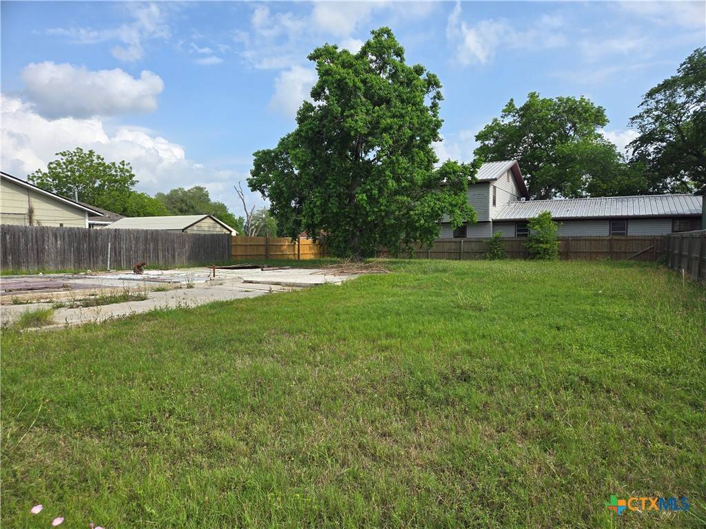 Victoria, TX 77901,1003 E Virginia AVE