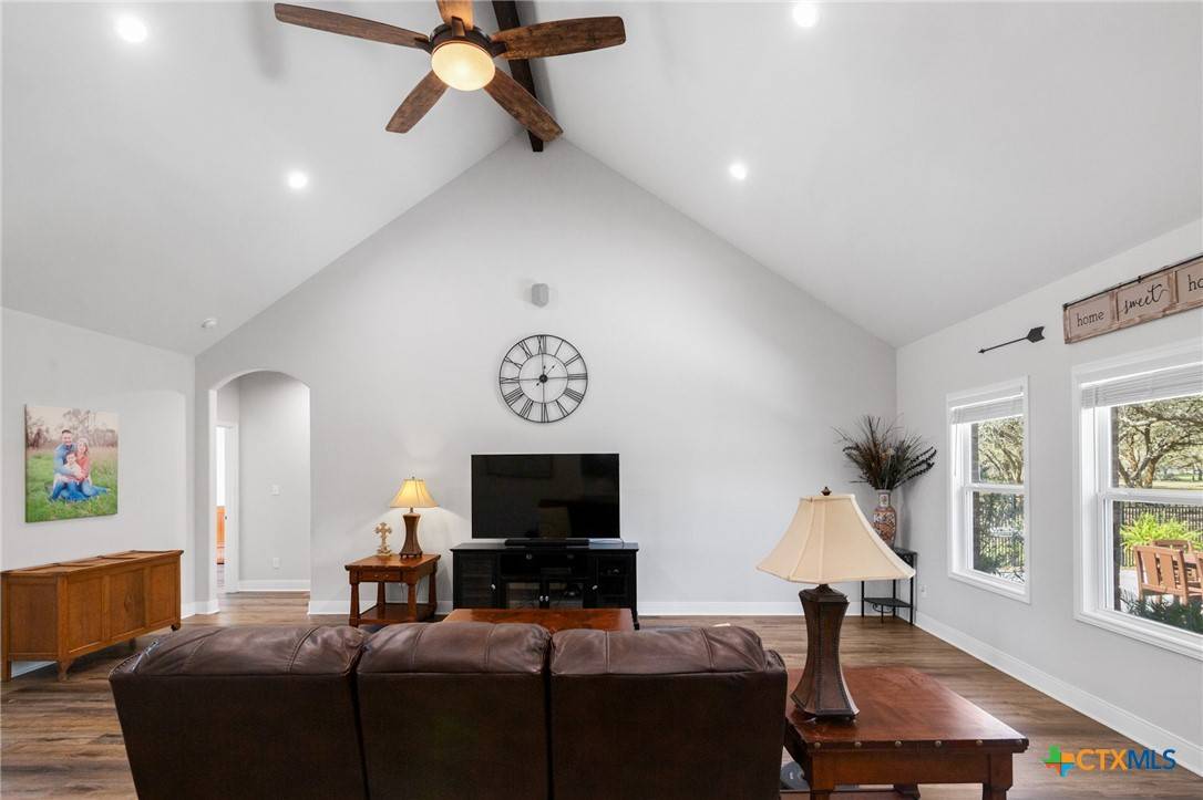 Inez, TX 77968,267 Oak View DR