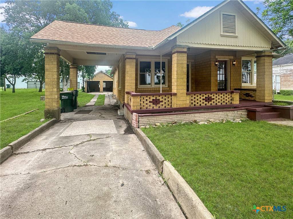 Flatonia, TX 78941,320 E South Main