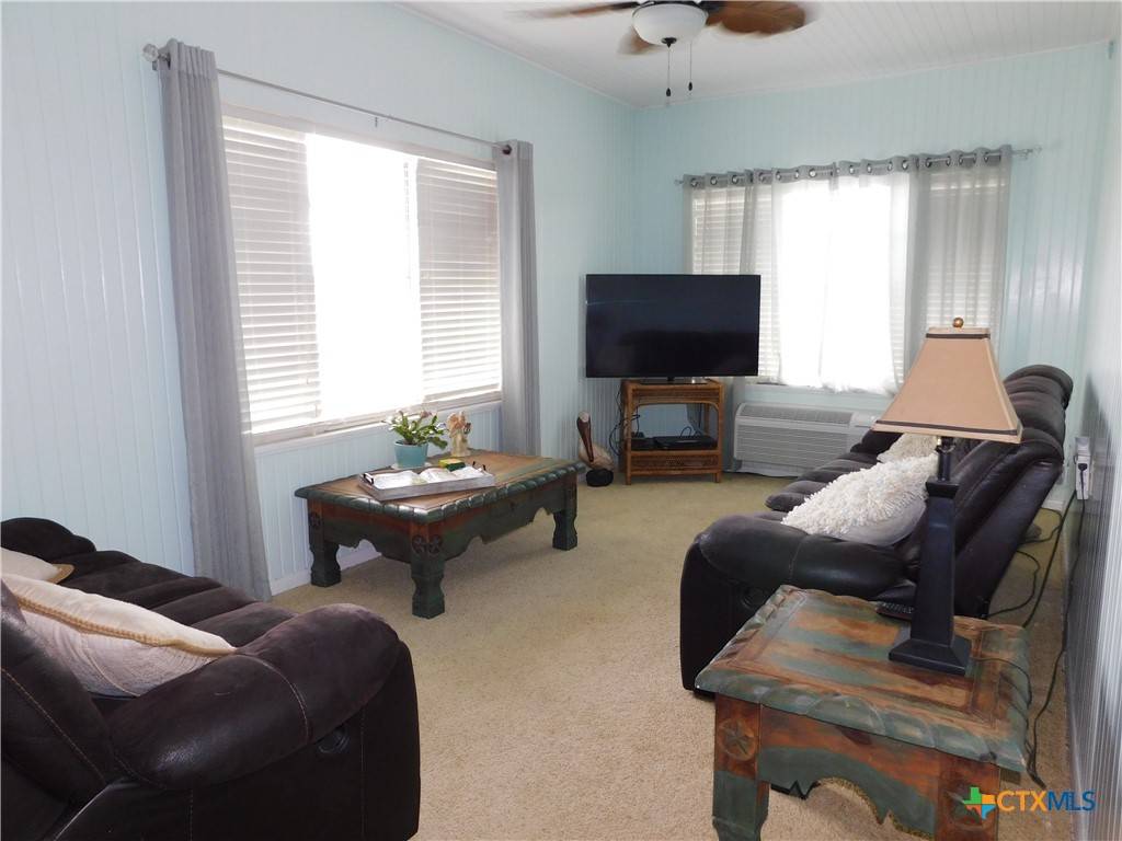 Port Lavaca, TX 77979,19 E Third ST