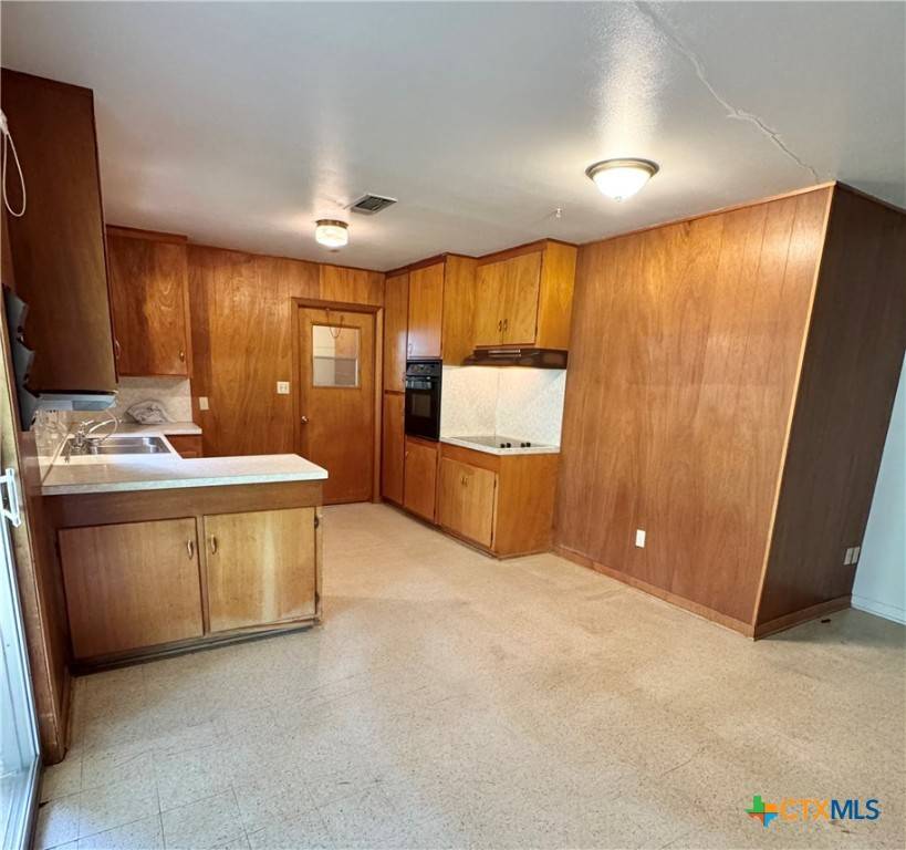 Victoria, TX 77904,110 Edinburgh ST