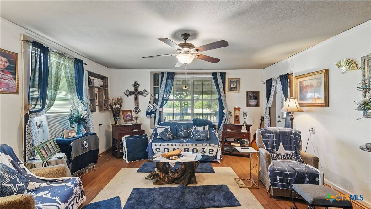 Kingsbury, TX 78638,15521 E Highway 90