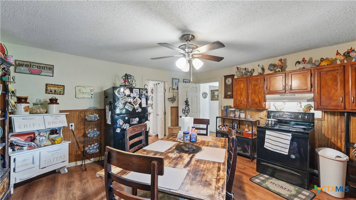 Kingsbury, TX 78638,15521 E Highway 90