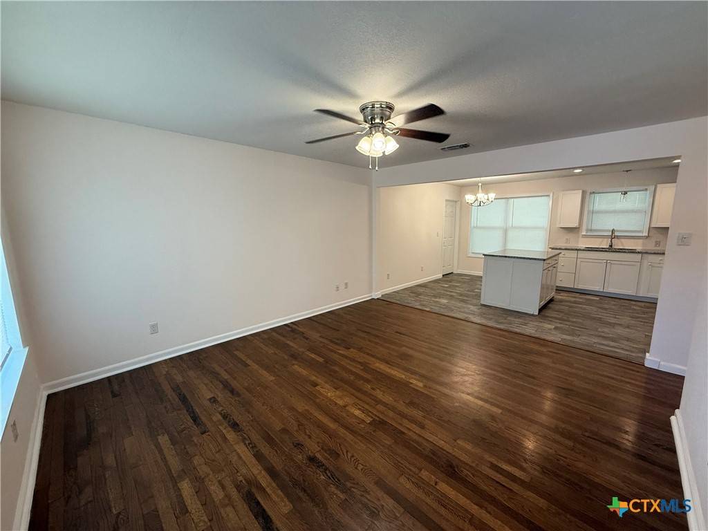 New Braunfels, TX 78130,1124 W Mill ST