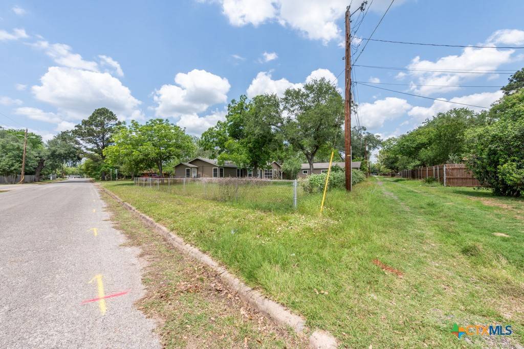 Luling, TX 78648,125 Plum ST