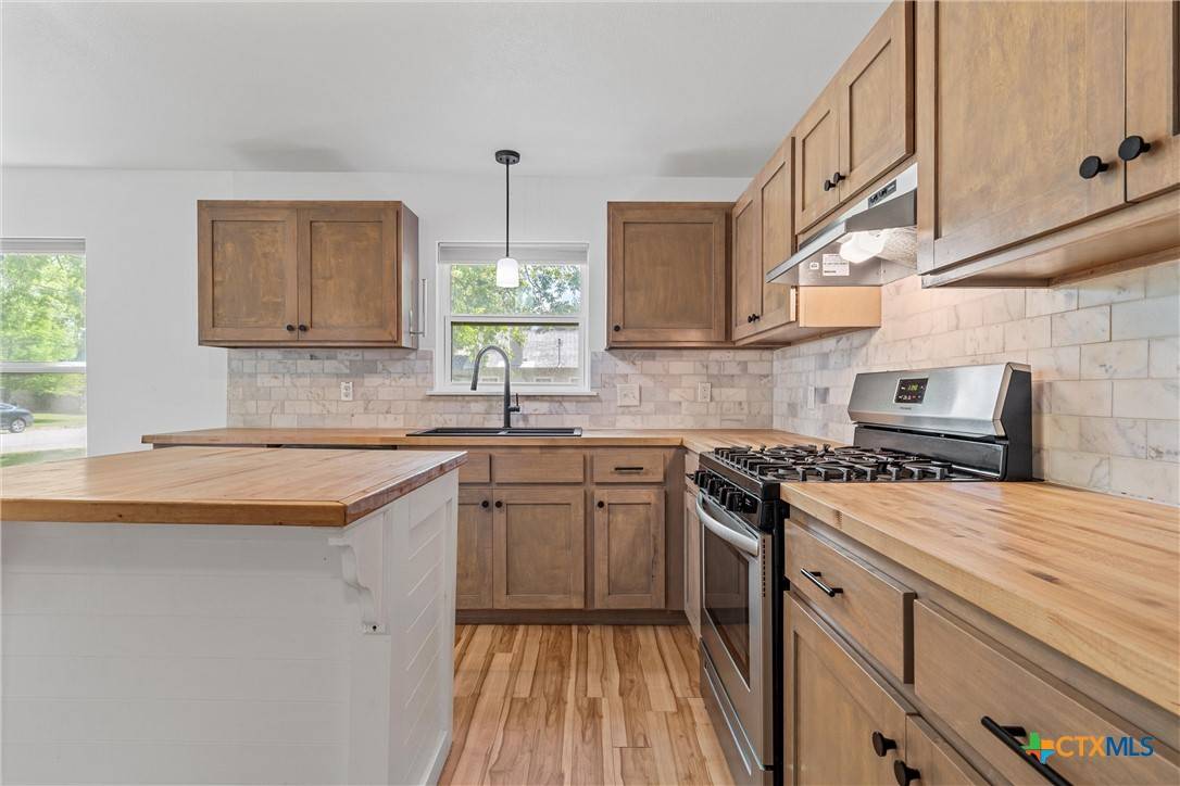 Cameron, TX 76520,407 E 7th ST