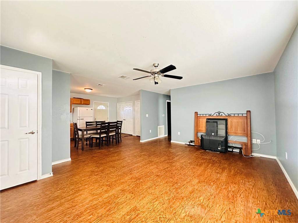 Yoakum, TX 77995,317 Aubrey ST
