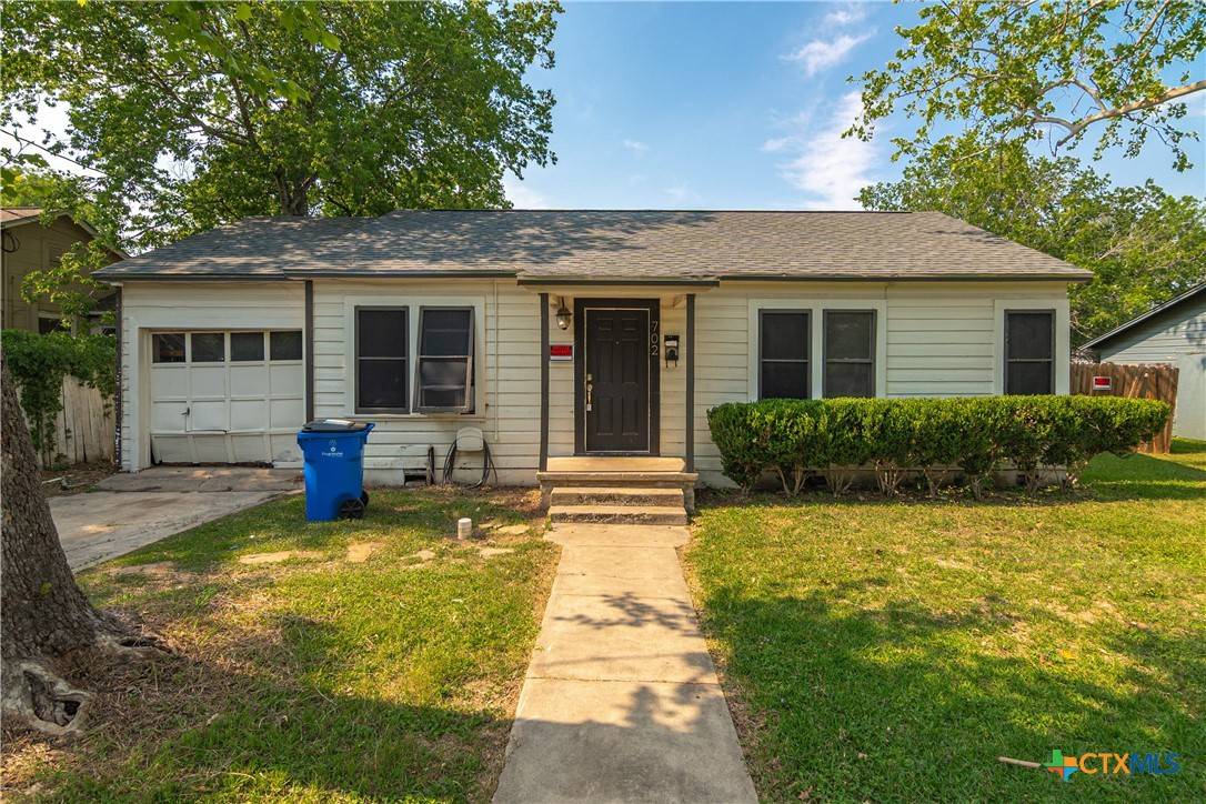 Seguin, TX 78155,702 Baker