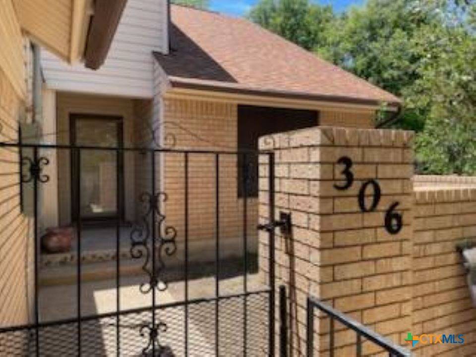 Lampasas, TX 76550,306 S Arnold ST