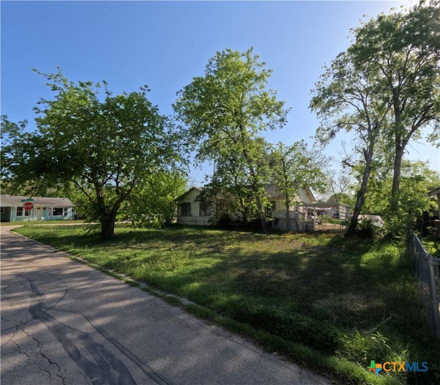 Seguin, TX 78155,631 E Ireland ST