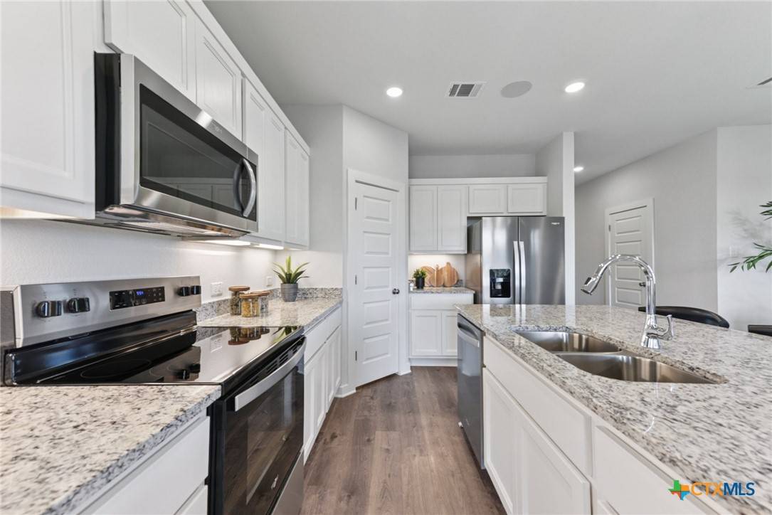 San Marcos, TX 78666,122 Cutleaf CV