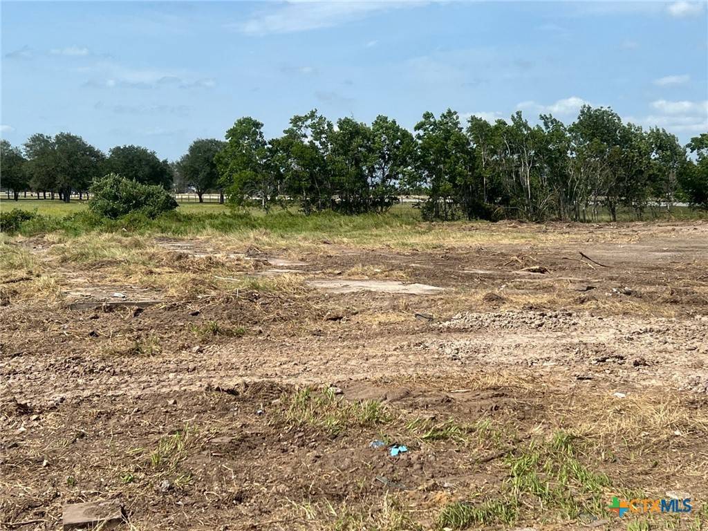 Yoakum, TX 77995,25027 N US HWY 77 HWY