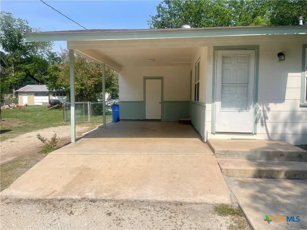 Seguin, TX 78155,413 Vickers AVE