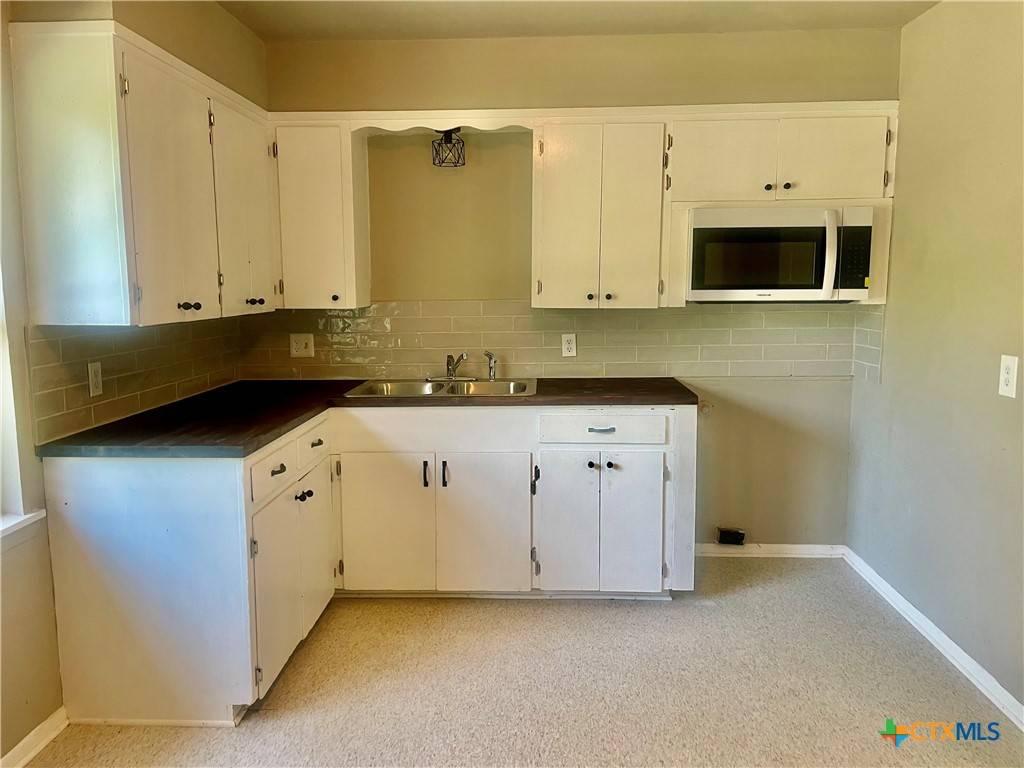 Seguin, TX 78155,413 Vickers AVE