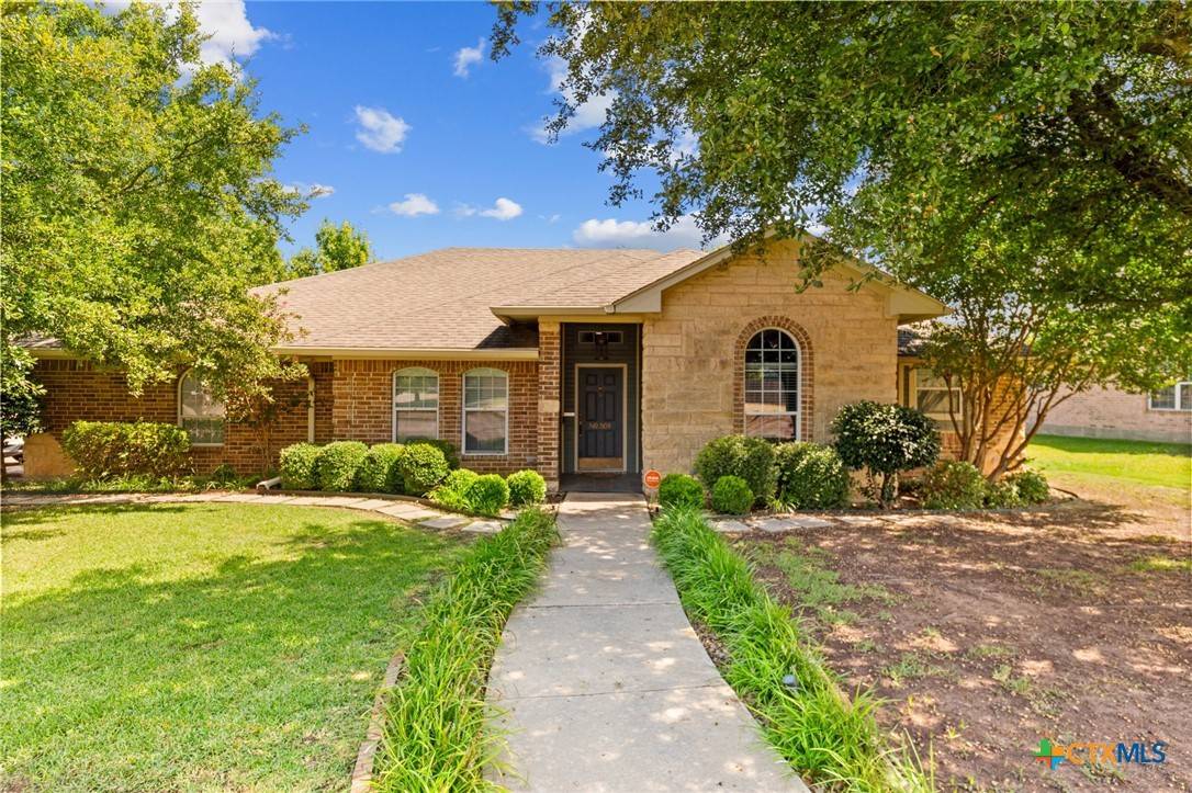 Hewitt, TX 76643,509 Sapphire BLVD