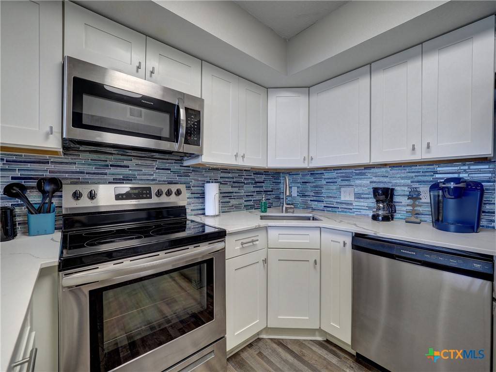 Port Aransas, TX 78373,6021 State Highway 361 #108