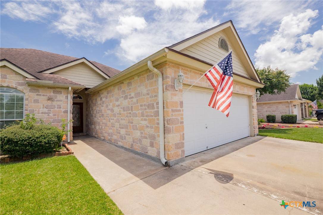 Victoria, TX 77904,306 Green Gable DR
