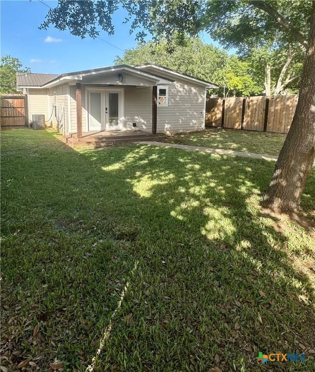 Stockdale, TX 78160,209 S 4th ST