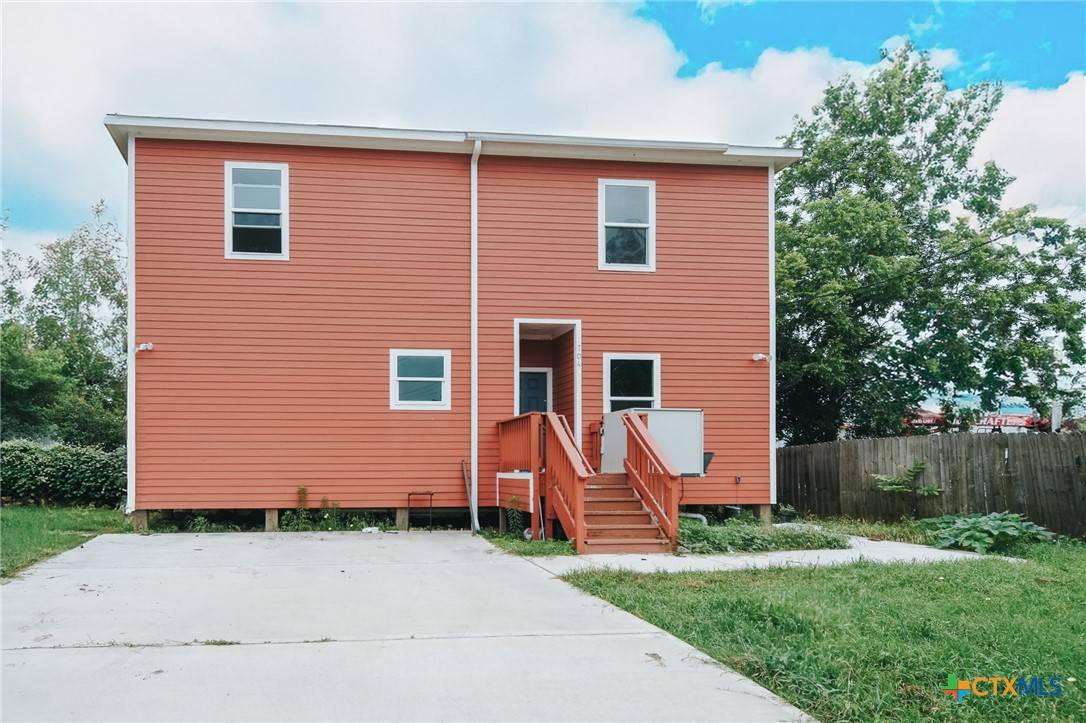 Victoria, TX 77901,704 S Vine ST