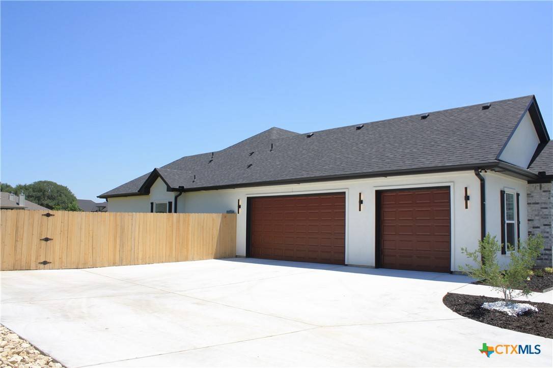Belton, TX 76513,5244 Camargue DR