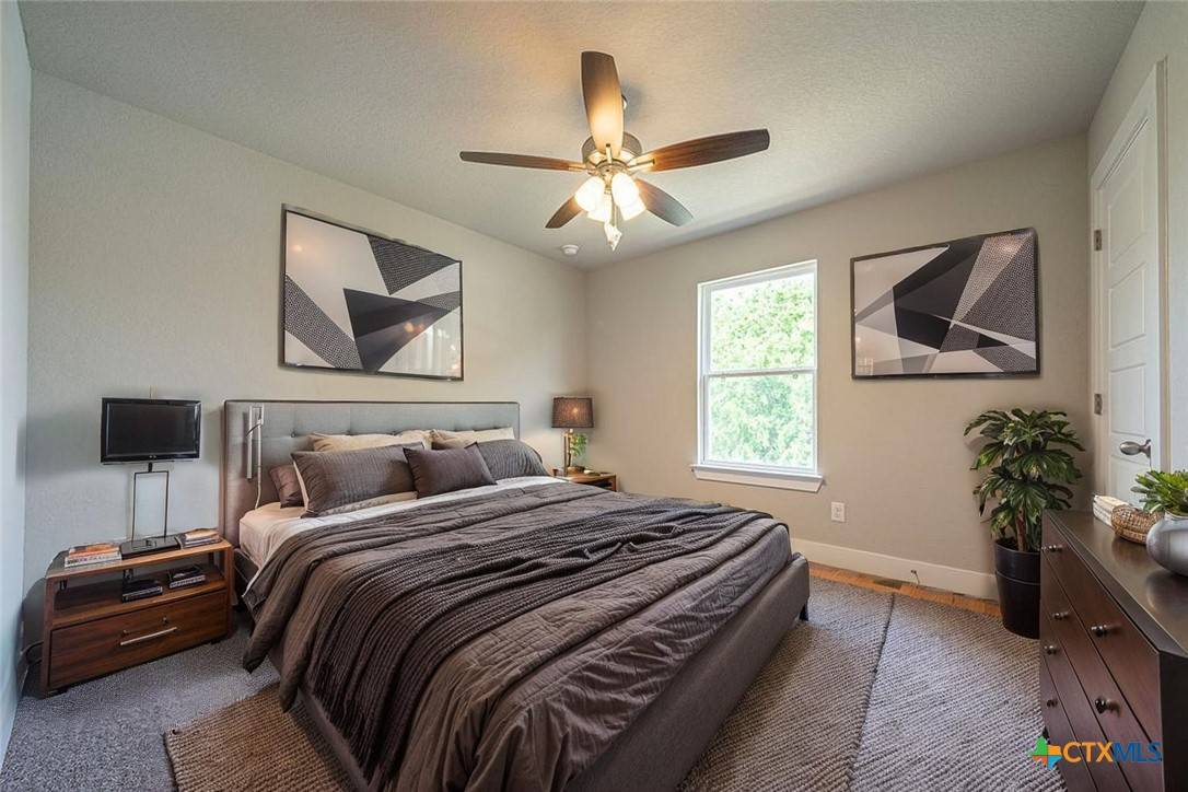 Seguin, TX 78155,324 Mar Hill St