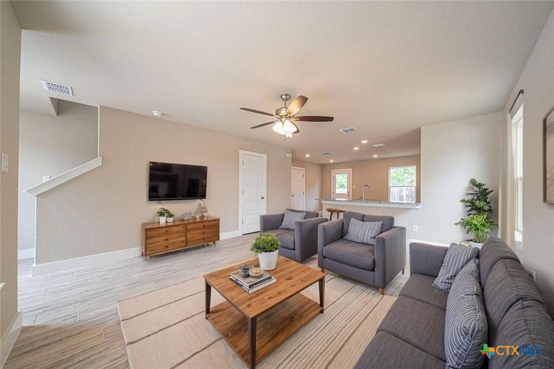 Seguin, TX 78155,326 Mar Hill St