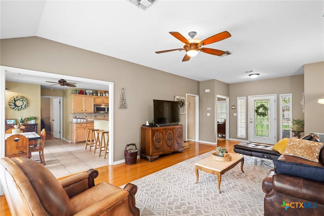 Victoria, TX 77904,4 Longview DR
