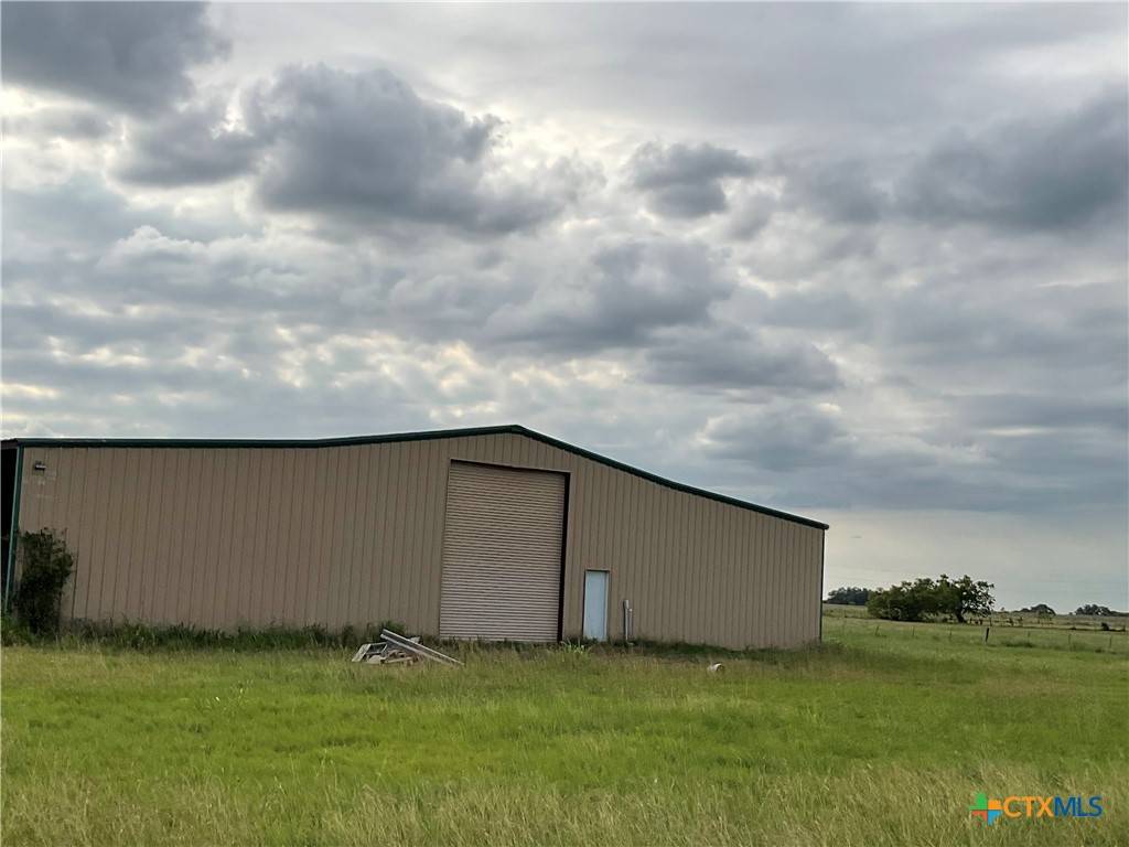 Hallettsville, TX 77964,383 County Road 233