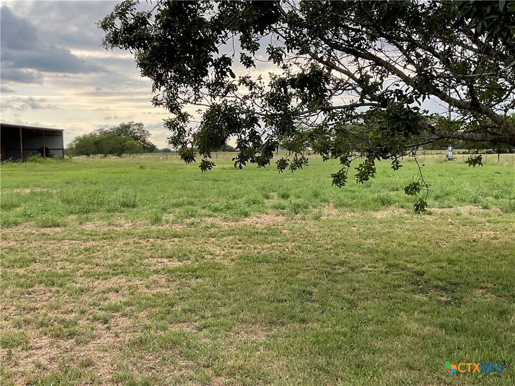 Hallettsville, TX 77964,383 County Road 233