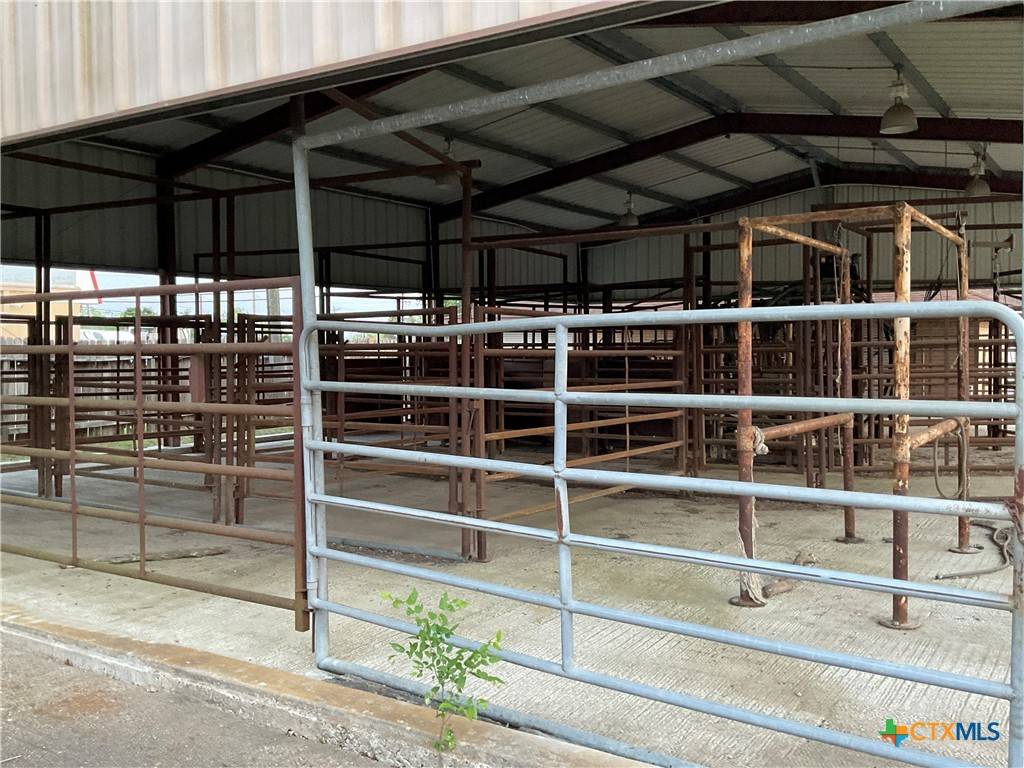 Yoakum, TX 77995,1310 W Grand AVE