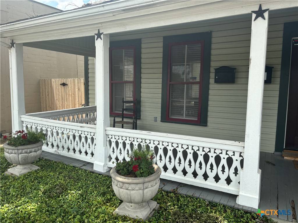 Seguin, TX 78155,314 N River ST