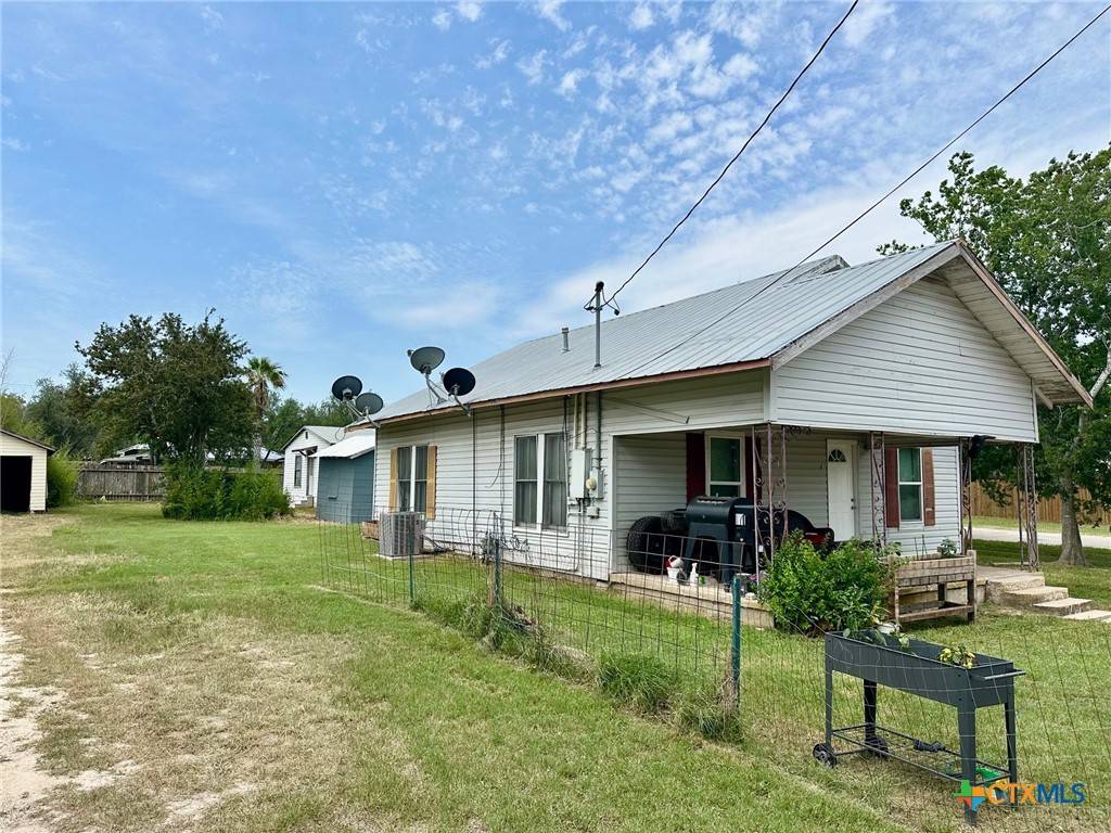 Falls City, TX 78113,411 N Swenson ST