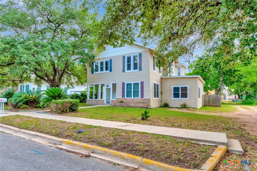Yoakum, TX 77995,214 Hubbard ST