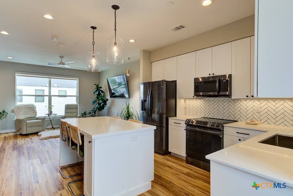 New Braunfels, TX 78130,1208 N Academy AVE #3206